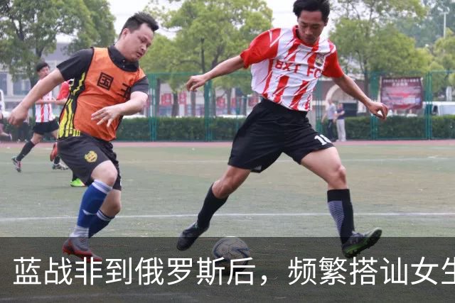 蓝战非到俄罗斯后，频繁搭讪女生全被拒绝，吐槽跨国情侣都是剧本